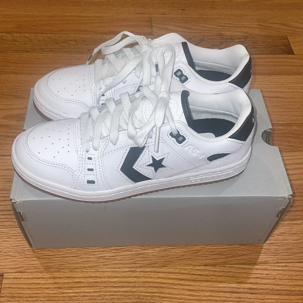 New in box white and black converse